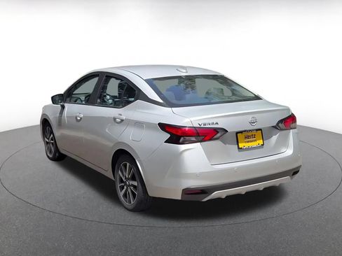 Used 2025 Nissan Versa SV FWD image 9