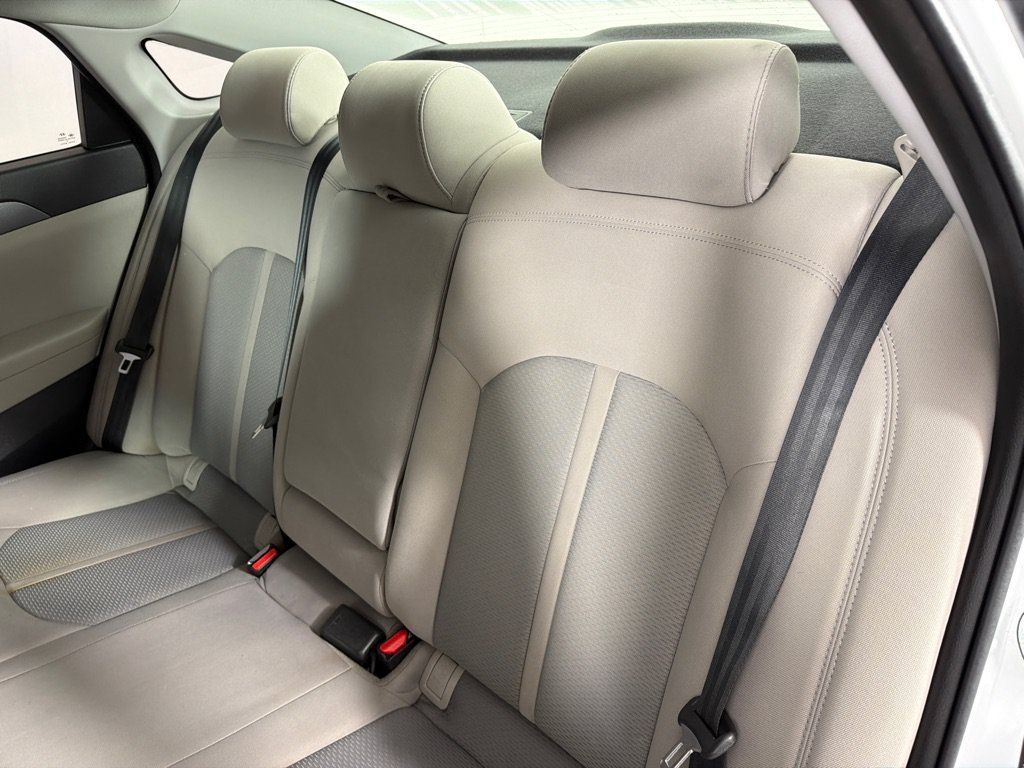 Used 2017 Hyundai Sonata SE FWD image 17