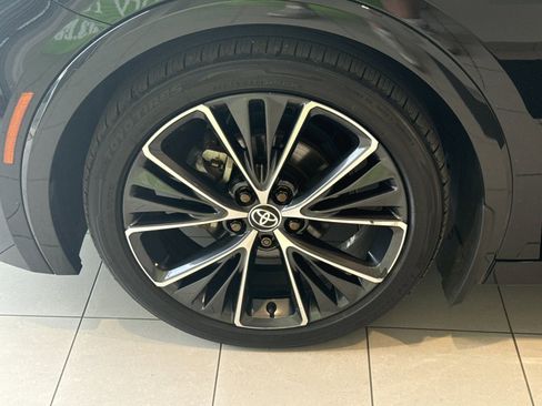 Used 2024 Toyota Prius XLE FWD image 15