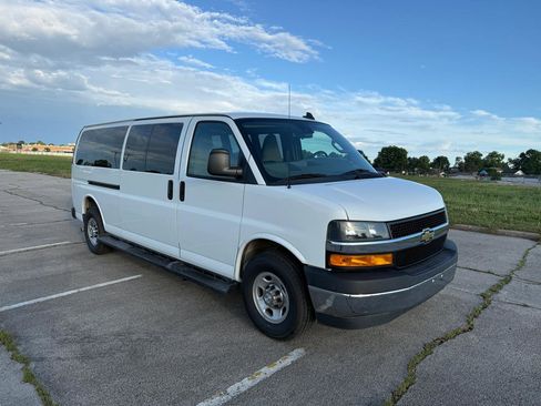 Used 2019 Chevrolet Express 3500 LT w/ LT Preferred Equipment Group RWD image 2