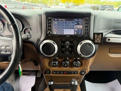 Used 2014 Jeep Wrangler Unlimited Sahara w/ Max Tow Package AWD/4WD image 7