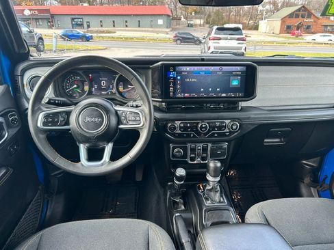 Used 2024 Jeep Wrangler Sahara image 18