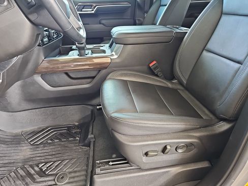Used 2025 Chevrolet Silverado 1500 RST AWD/4WD image 18