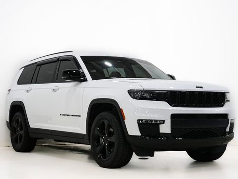 Used 2023 Jeep Grand Cherokee L Limited w/ Black Appearance Package AWD/4WD image 1