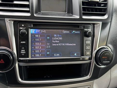 Used 2013 Toyota Highlander SE AWD/4WD image 21