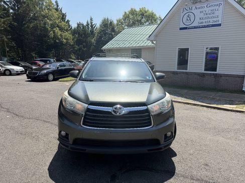 Used 2016 Toyota Highlander XLE AWD/4WD image 2