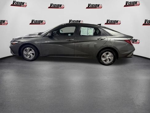 Certified 2025 Hyundai Elantra SE FWD image 8