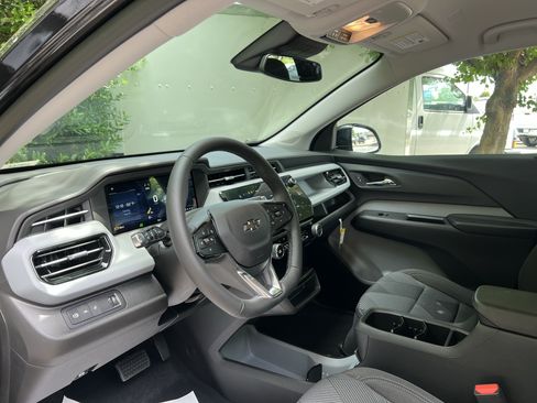 New 2027 Chevrolet Bolt LT w/ Comfort Package FWD image 17