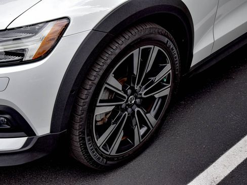 Used 2022 Volvo V60 T5 Cross Country w/ Advanced Package AWD/4WD image 11