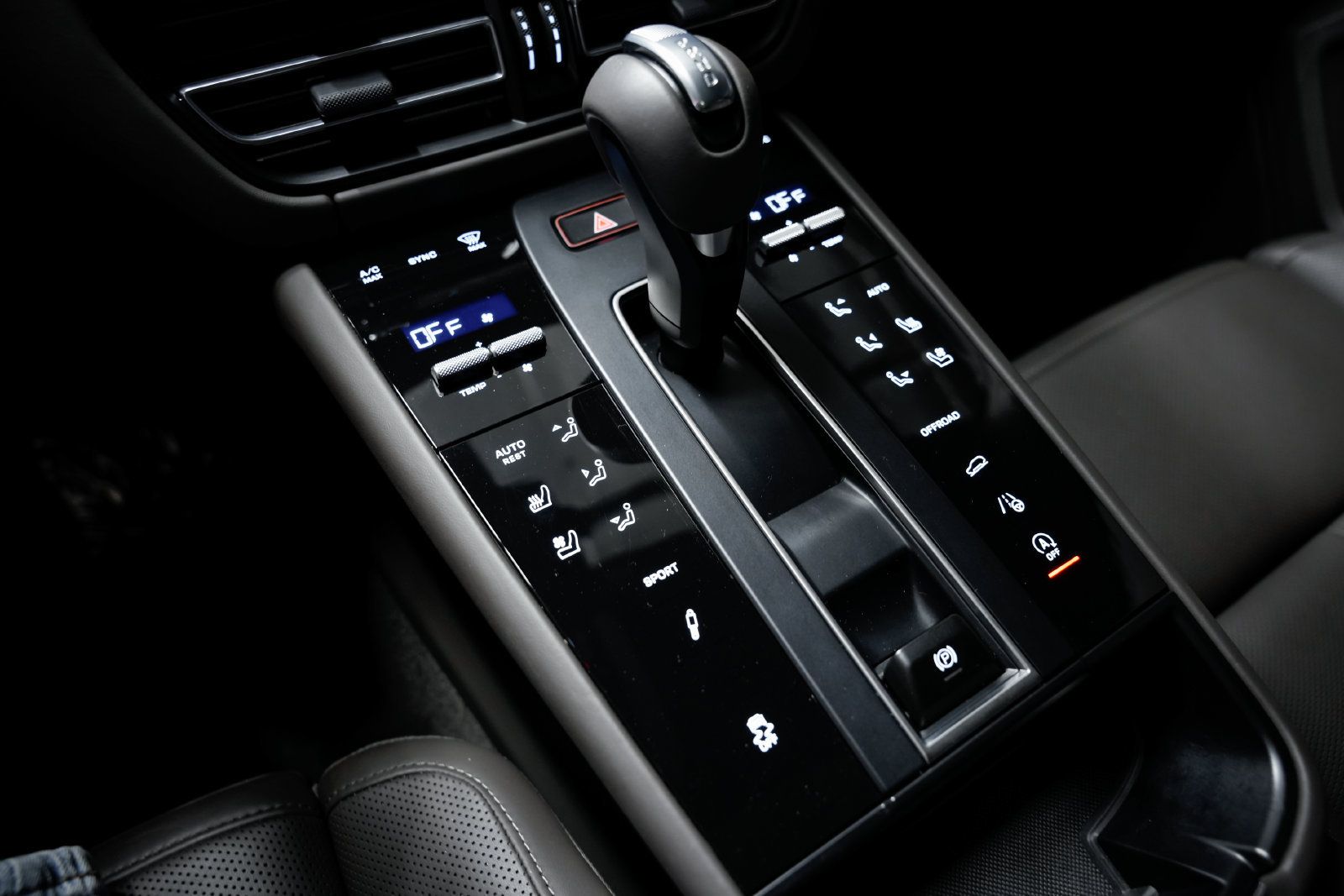 Used 2024 Porsche Macan S AWD/4WD image 15