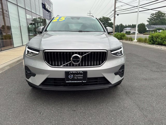Certified 2025 Volvo XC40 B5 Plus AWD/4WD image 7