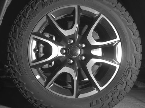 Used 2025 Jeep Compass Trailhawk AWD/4WD image 12