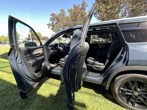 Used 2025 Toyota Grand Highlander AWD Hybrid image 23