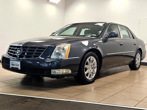 Used 2010 Cadillac DTS Premium image 3