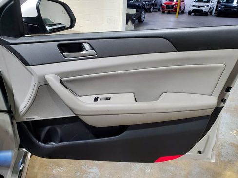 Used 2016 Hyundai Sonata Plug-In Hybrid FWD image 16