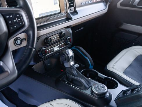 Used 2023 Ford Bronco Wildtrak image 15