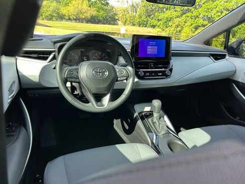 Used 2025 Toyota Corolla SE image 12