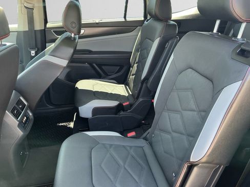 Used 2024 Volkswagen Atlas Peak Edition SE AWD/4WD image 13