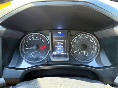 Used 2021 Toyota Tacoma TRD Off-Road w/ Technology Package AWD/4WD image 11