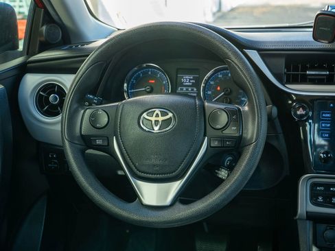 Used 2019 Toyota Corolla L image 9
