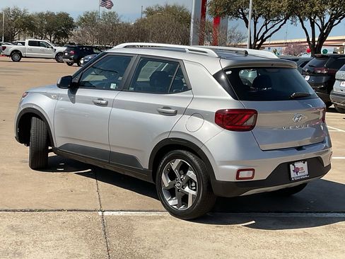 Used 2025 Hyundai Venue SEL image 7