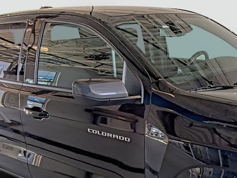 Used 2024 Chevrolet Colorado LT w/ LT Convenience Package II AWD/4WD image 17