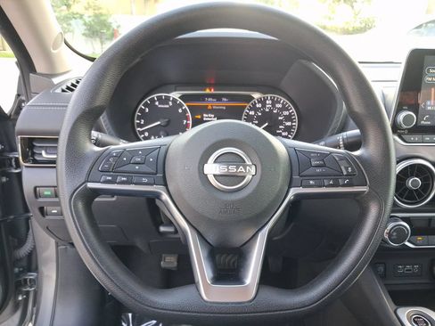 Used 2024 Nissan Sentra SV FWD image 17