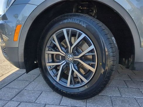 Certified 2020 Volkswagen Tiguan SE image 32
