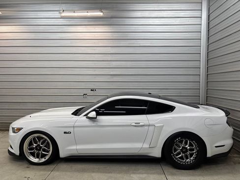 Used 2017 Ford Mustang GT Premium w/ GT Performance Package RWD image 10