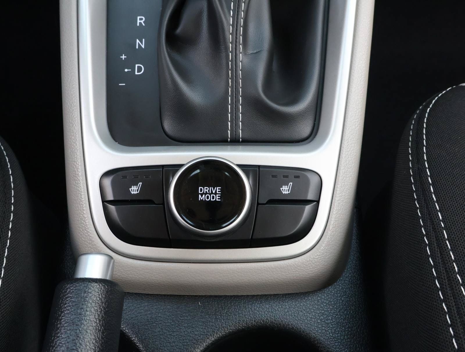 Used 2026 Hyundai Venue SEL FWD image 23