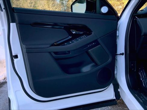 Used 2026 Land Rover Range Rover Evoque Dynamic SE image 21