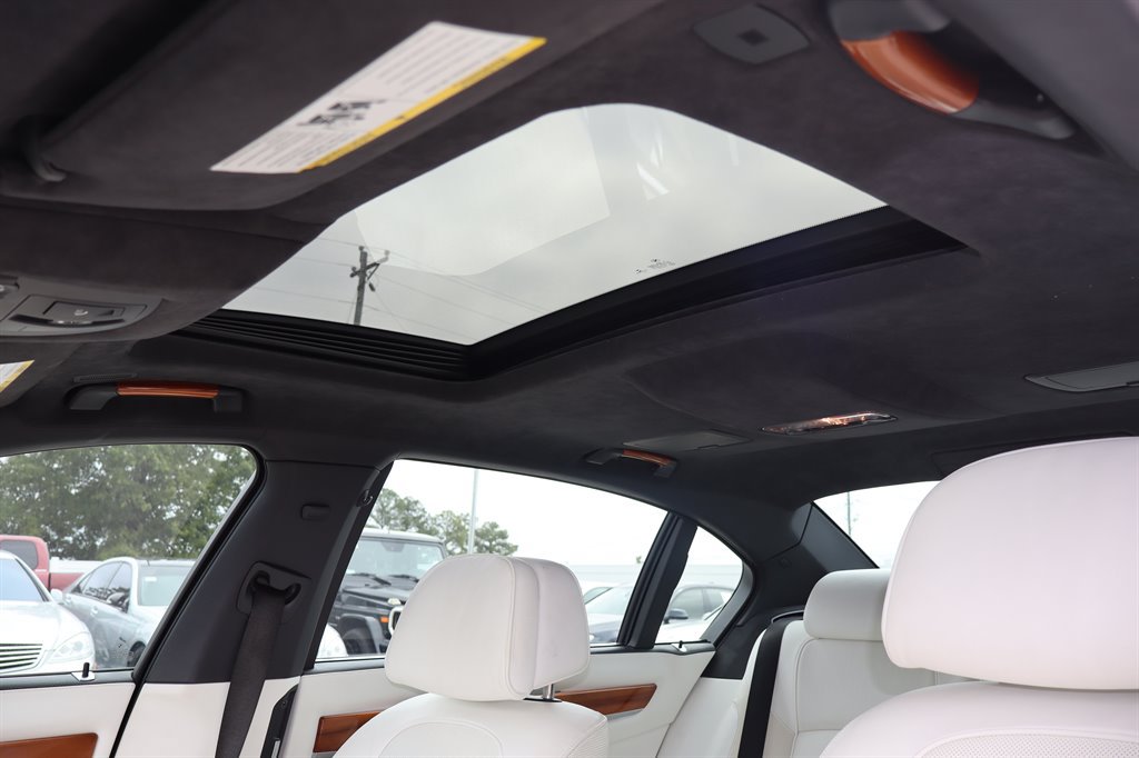 Used 2015 BMW 750Li RWD image 36
