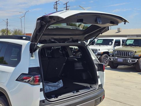 New 2026 Jeep Cherokee Laredo AWD/4WD image 10