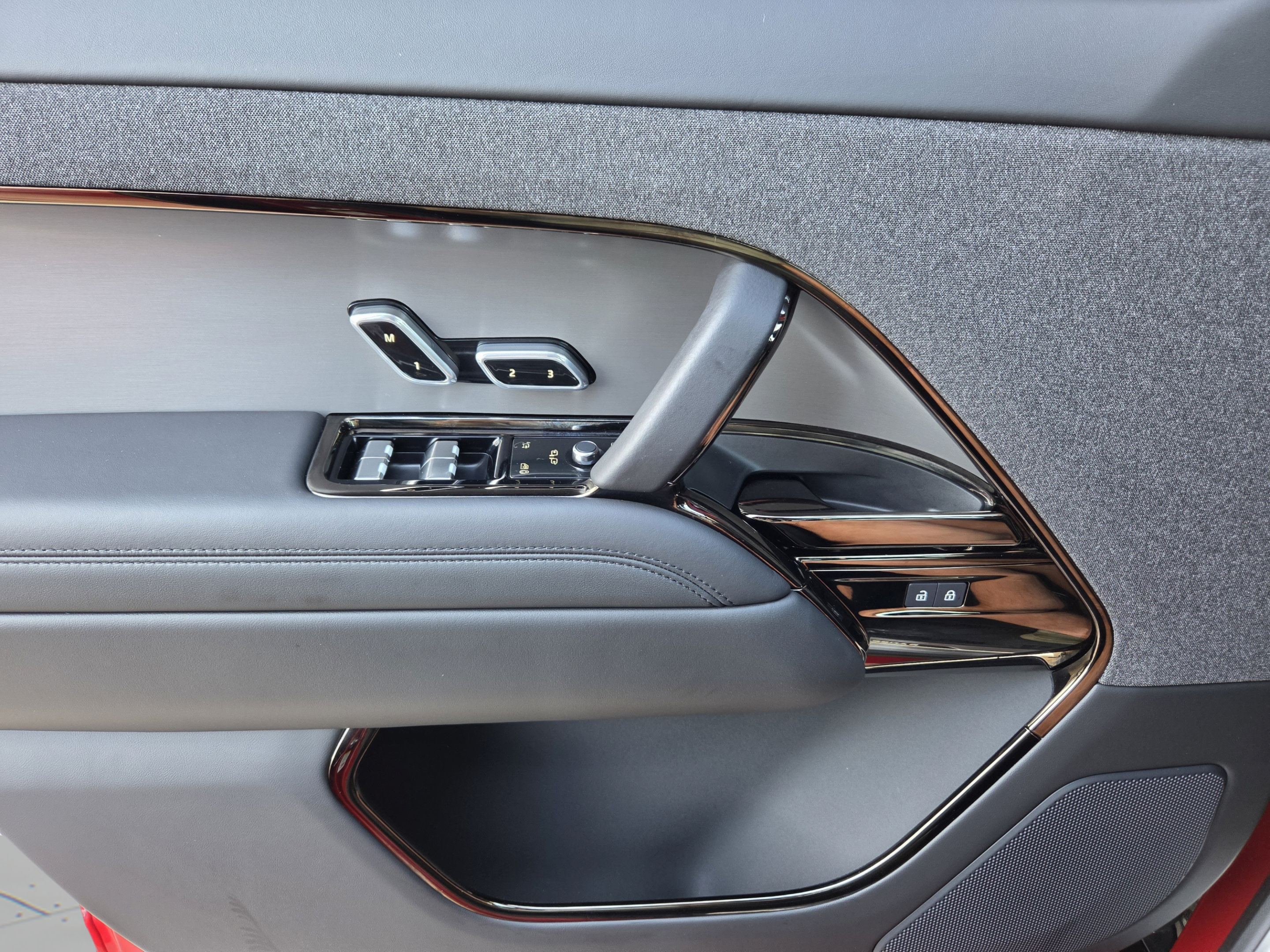 Certified 2026 Land Rover Range Rover Sport SE AWD/4WD image 17