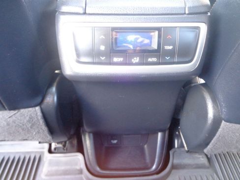 Used 2016 Toyota Highlander XLE AWD/4WD image 25