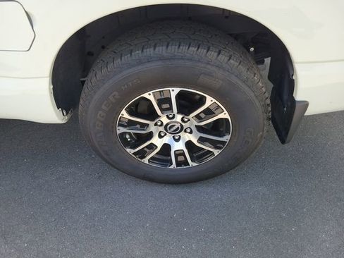 Used 2024 Nissan Titan SV w/ SV Convenience Package RWD image 7