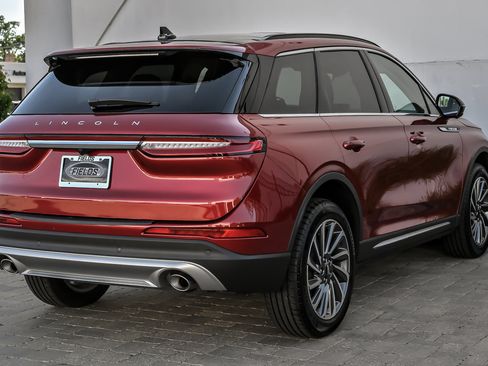 Used 2025 Lincoln Corsair Reserve AWD/4WD image 16