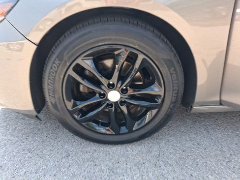Used 2017 Chevrolet Malibu LT FWD image 24
