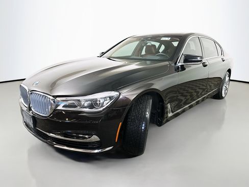 Used 2016 BMW 750i xDrive image 3