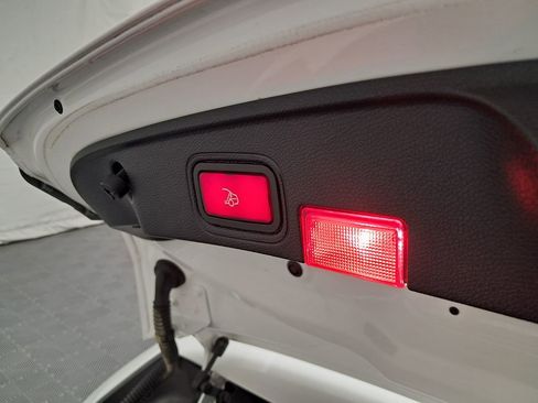 Used 2018 Mercedes-Benz C 300 Cabriolet image 41