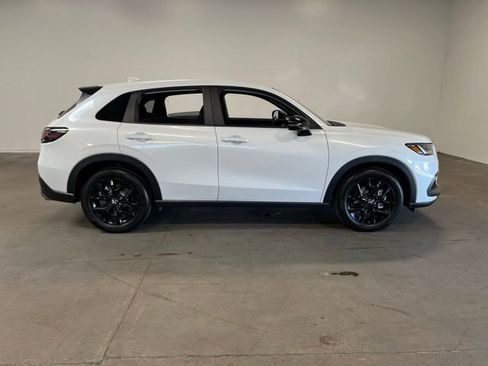 Used 2025 Honda HR-V Sport image 2