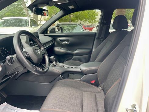 Used 2025 Honda HR-V Sport image 2