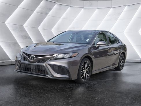 Used 2024 Toyota Camry SE w/ Convenience Package FWD image 6