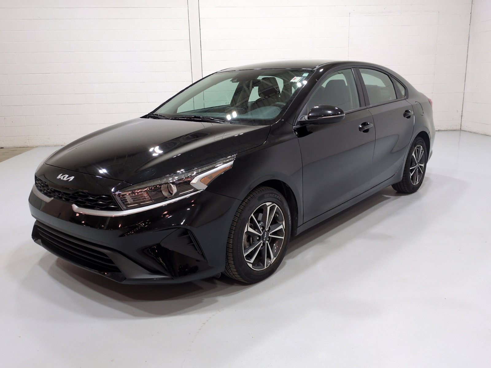 Certified 2023 Kia Forte LXS w/ LXS Technology Package FWD image 7