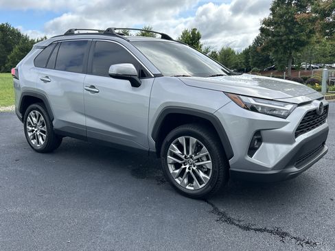 Used 2022 Toyota RAV4 XLE Premium AWD/4WD image 2