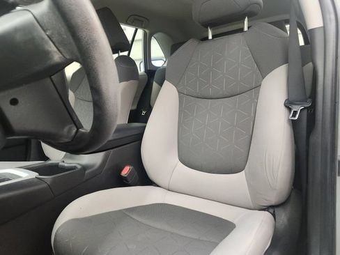 Used 2022 Toyota RAV4 XLE FWD image 14