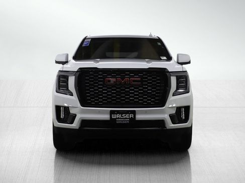 Used 2023 GMC Yukon XL SLT w/ SLT Premium Package image 9