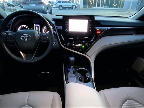Used 2024 Toyota Camry SE image 15