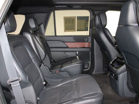 Used 2023 Lincoln Navigator Reserve AWD/4WD image 32