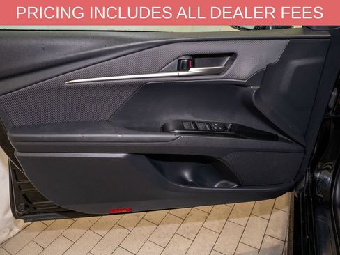 Used 2025 Toyota Camry SE FWD image 11